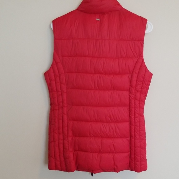 Tommy Hilfiger Red Puffer Vest - Picture 6 of 7